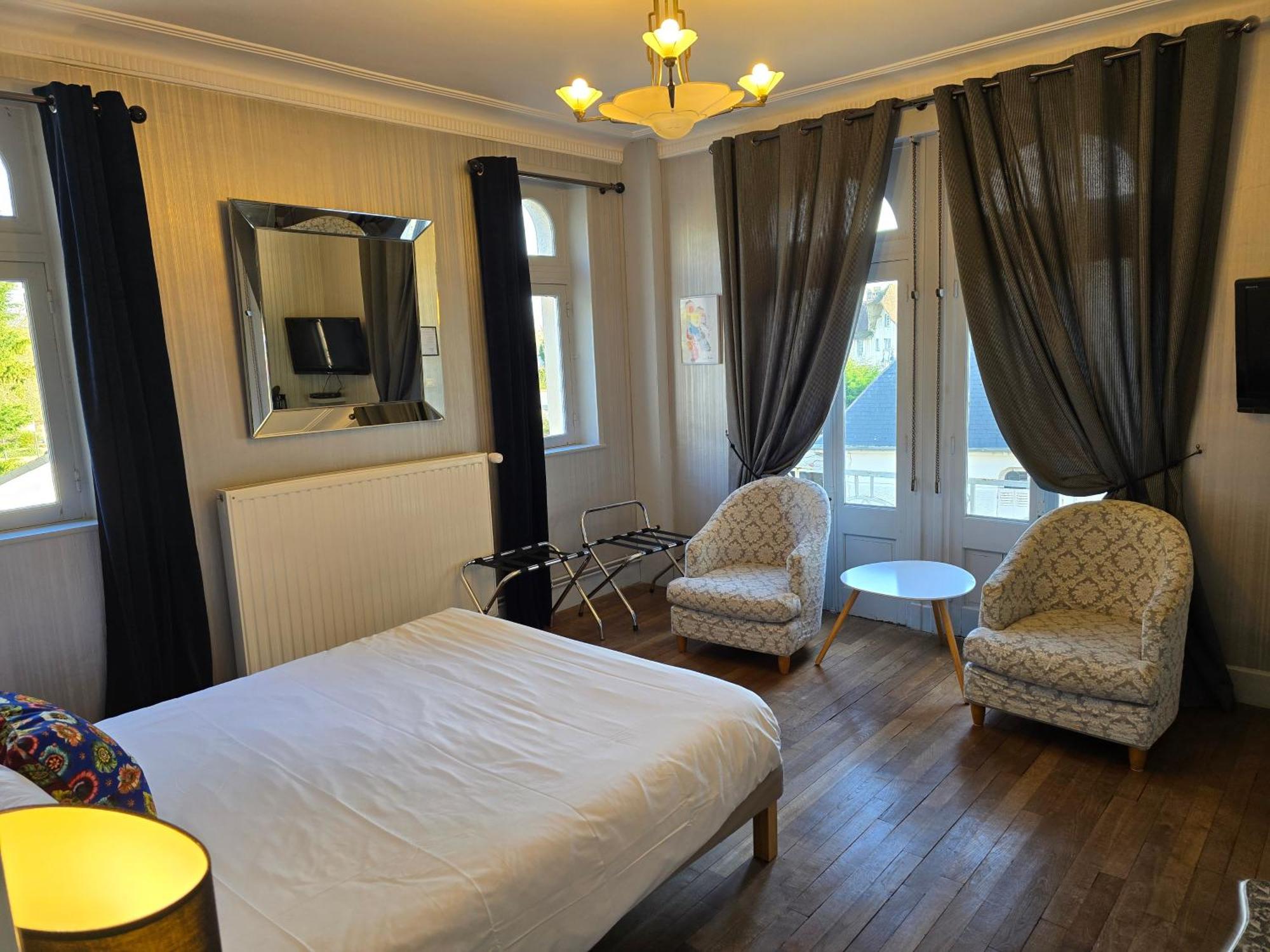Le Castel Guesthouse Μπαγιέ Εξωτερικό φωτογραφία