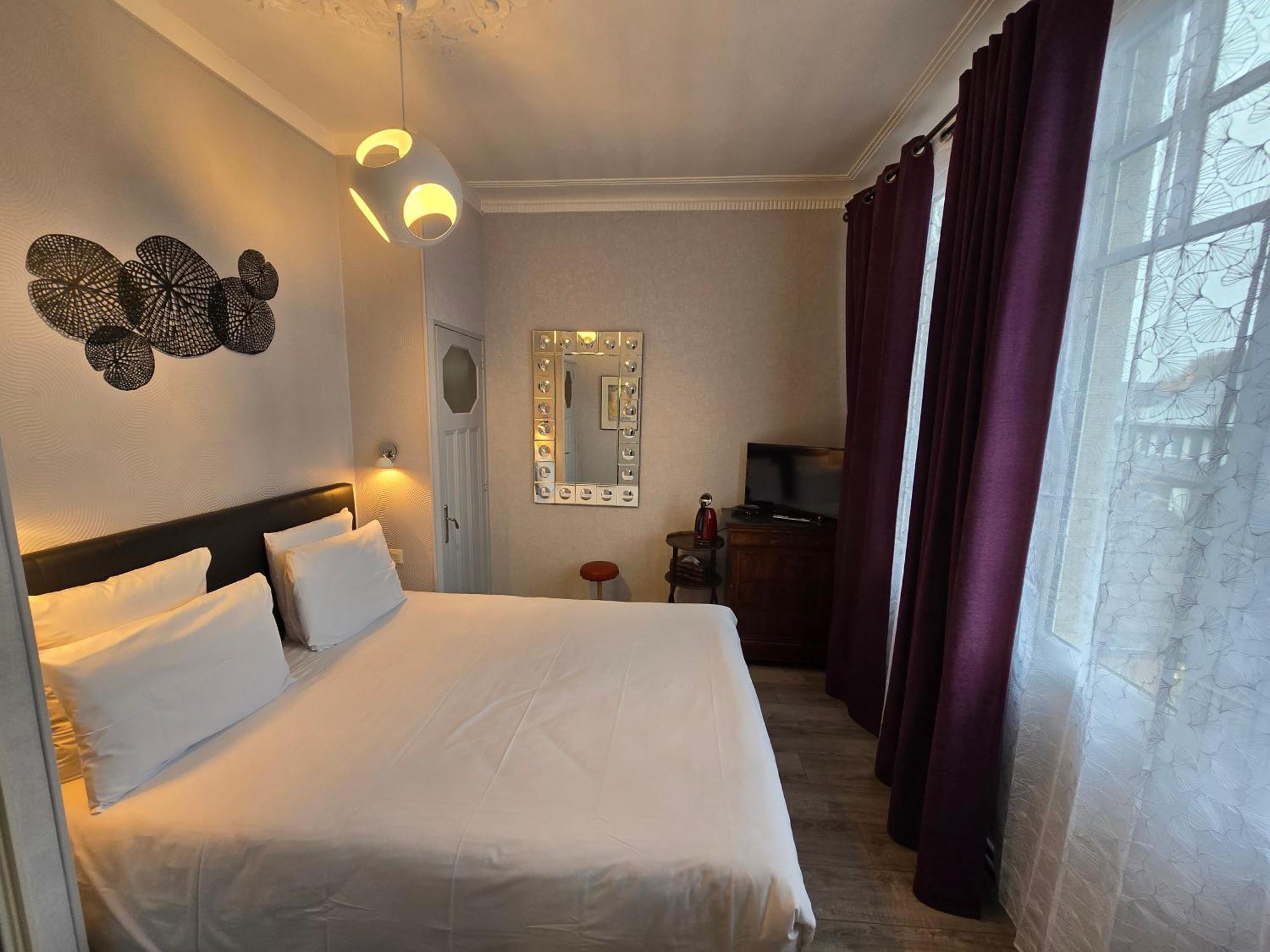Le Castel Guesthouse Μπαγιέ Δωμάτιο φωτογραφία