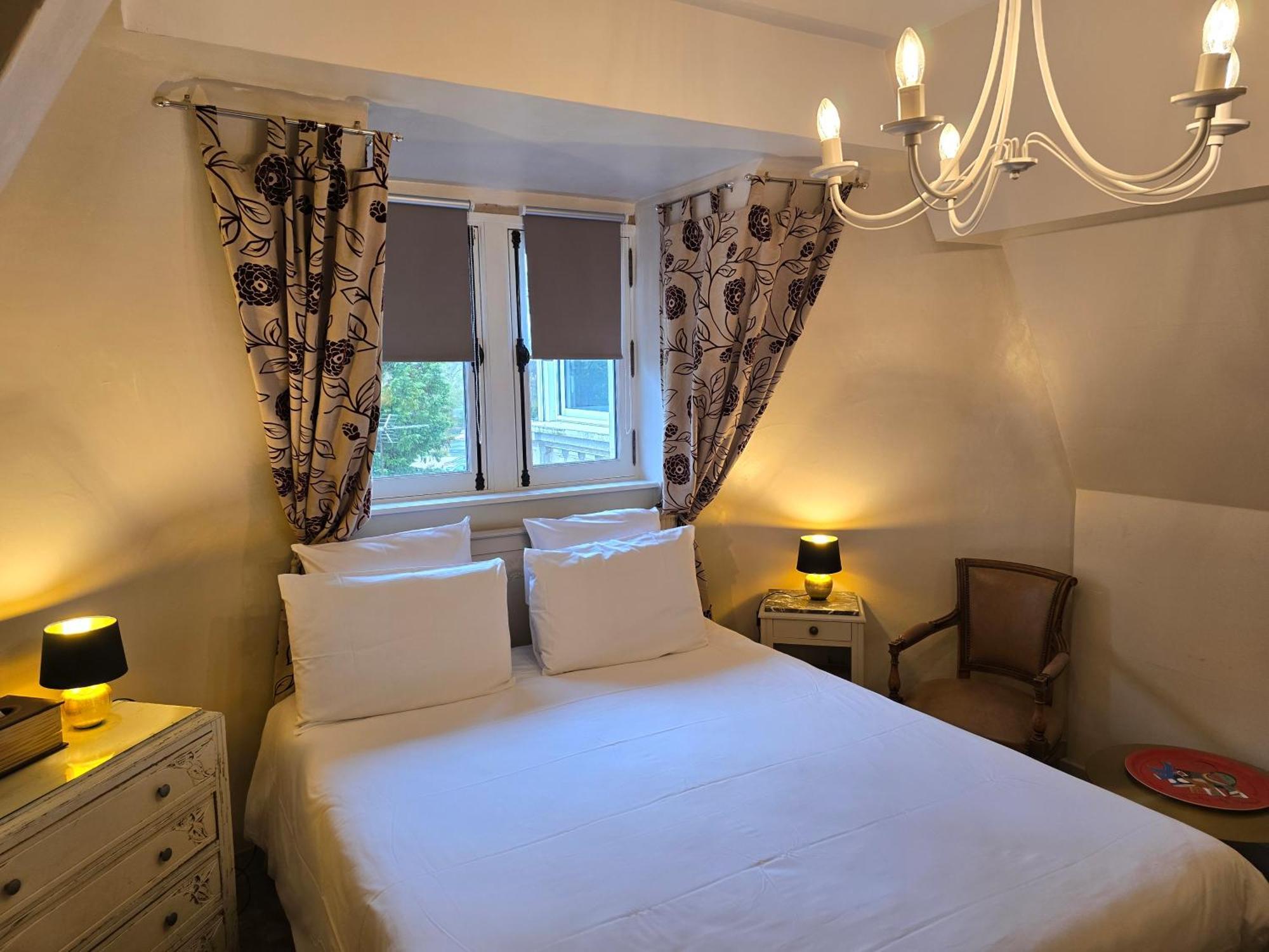 Le Castel Guesthouse Μπαγιέ Εξωτερικό φωτογραφία