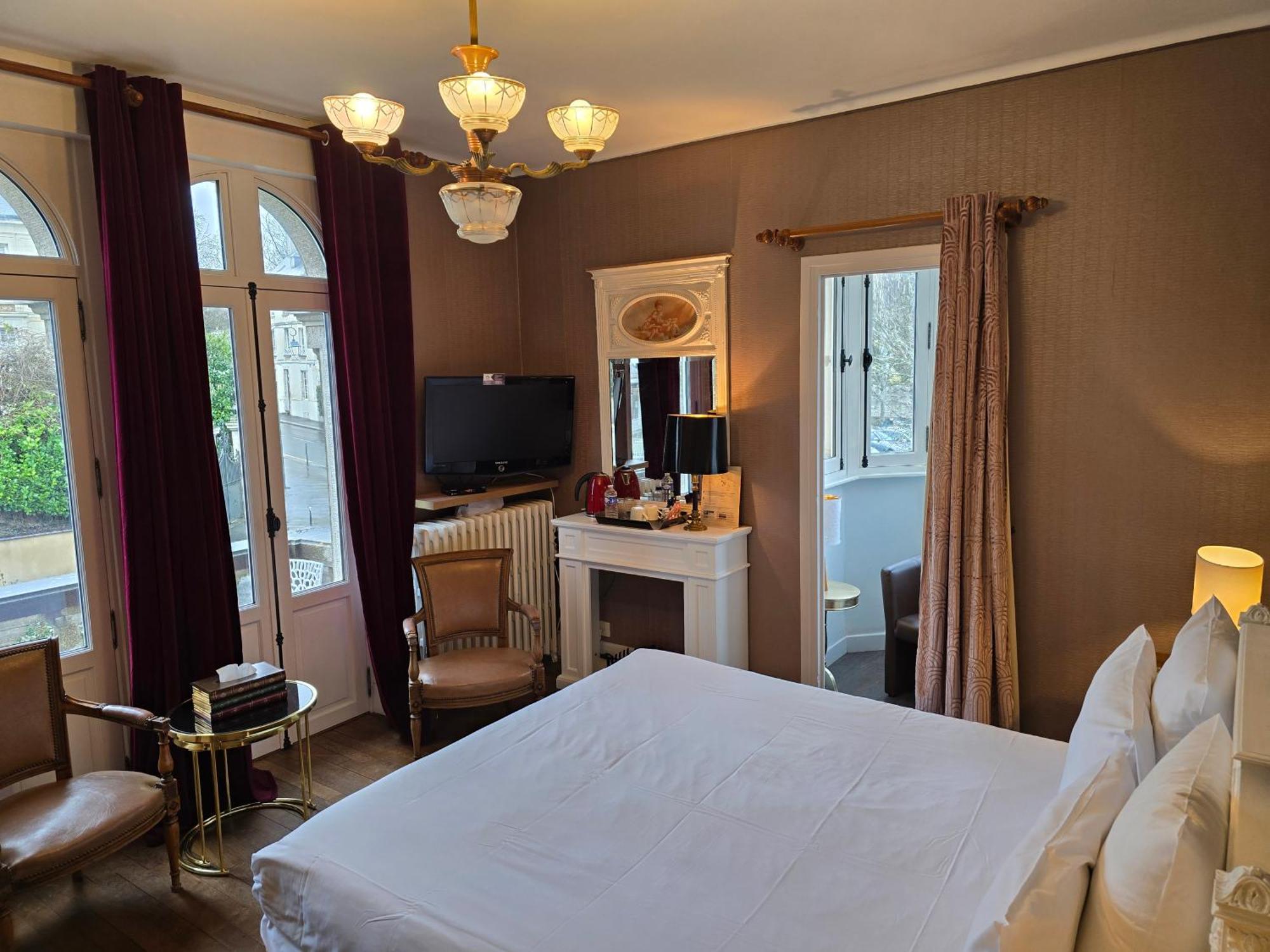 Le Castel Guesthouse Μπαγιέ Εξωτερικό φωτογραφία
